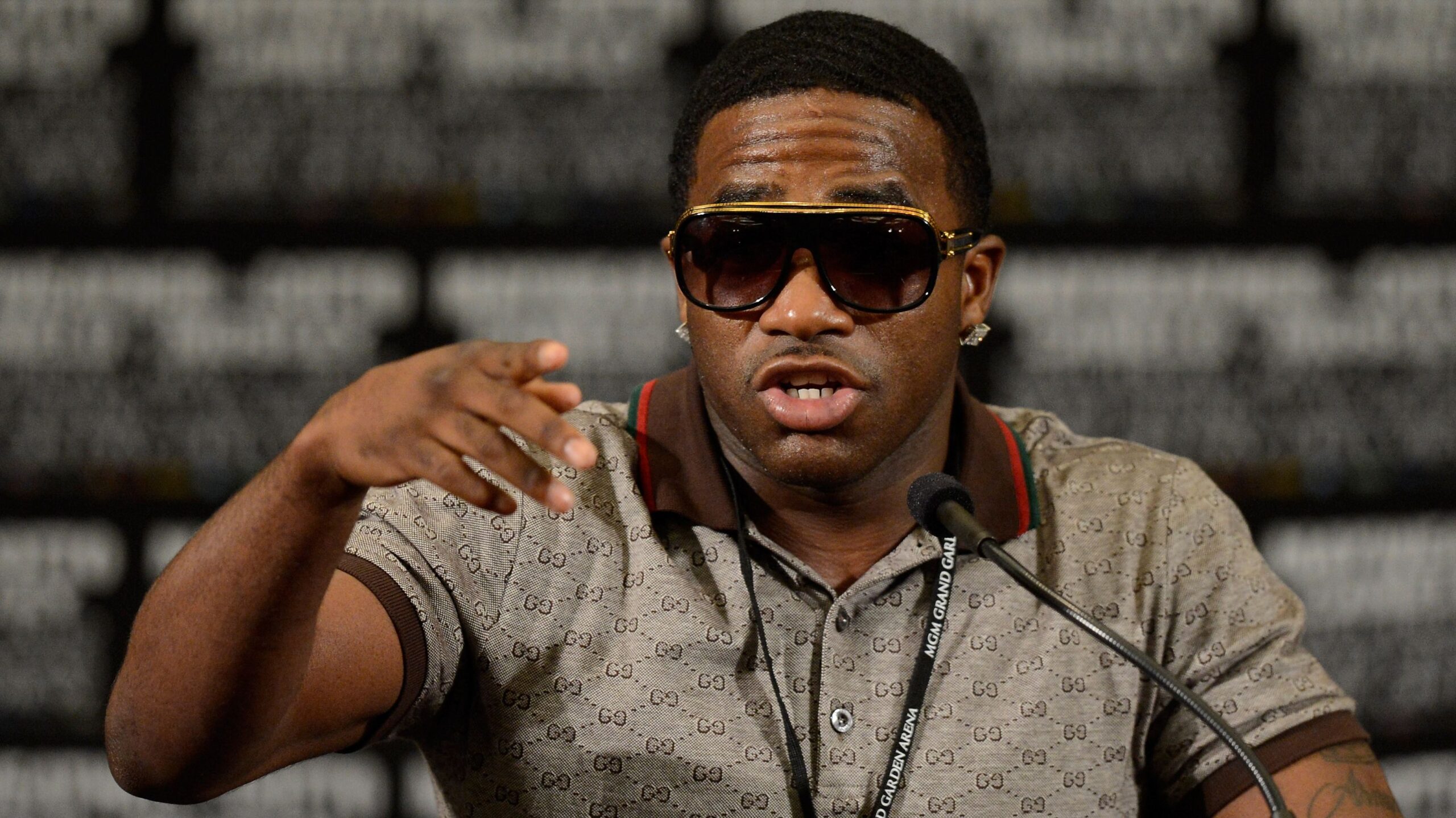 Adrien Broner carga contra Mayweather y promete noquear a Theophane